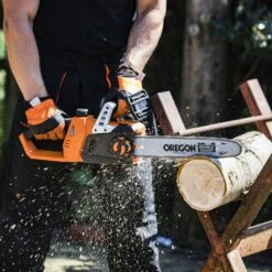 Yard Force - Tronçonneuse Sans-fil 40v Avec Guide-chaîne Oregon De 35cm, 2xbatterie Li-ion 2ah Et Chargeur - Ls C35 7 Yard Force - Tronçonneuse Sans-fil 40v Avec Guide-chaîne Oregon De 35cm, 2xbatterie Li-ion 2ah Et Chargeur - Ls C35 -Ryobi Jardin Boutique 645b8f624717b7.45651755