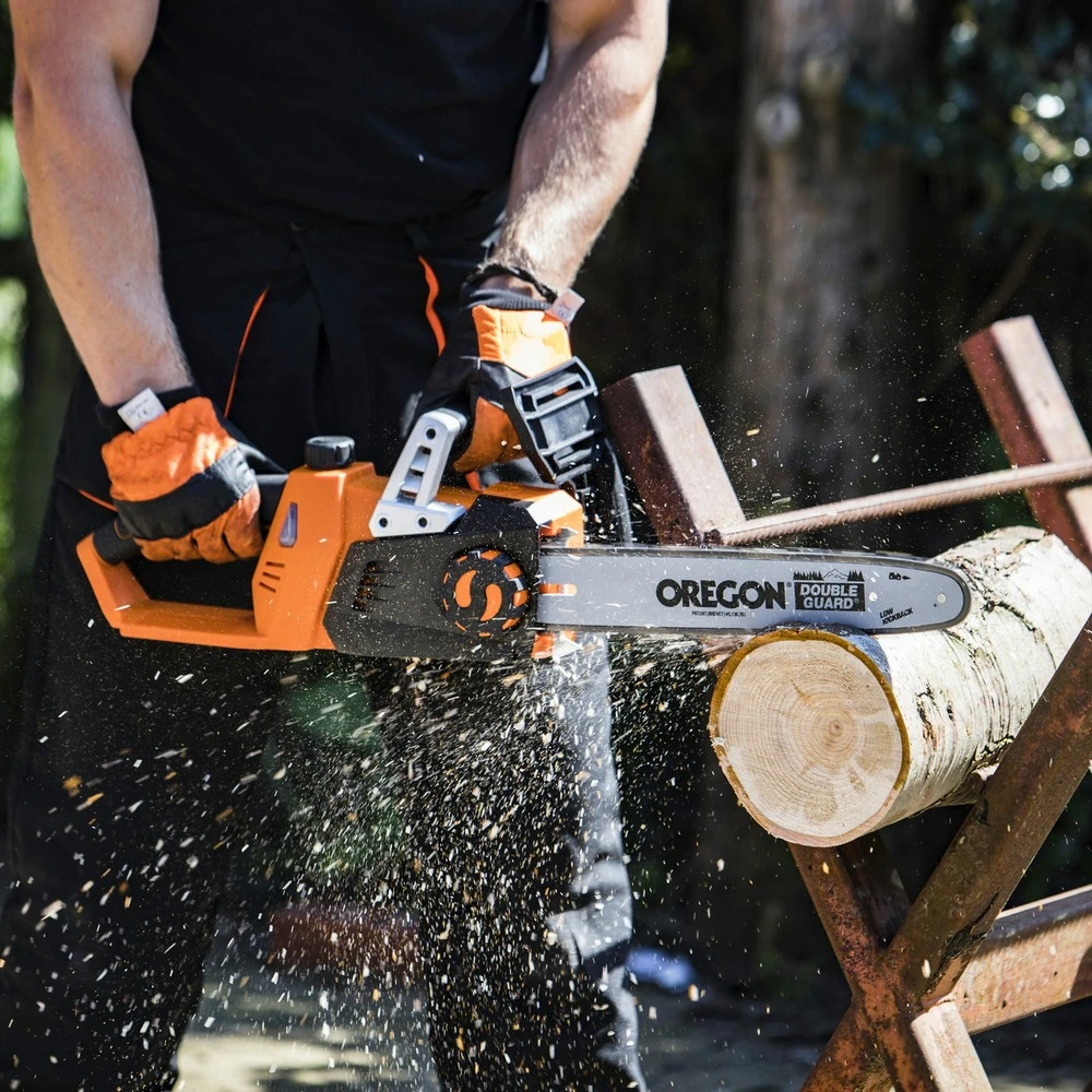 Yard Force - Tronçonneuse Sans-fil 40v Avec Guide-chaîne Oregon De 35cm, 2xbatterie Li-ion 2ah Et Chargeur - Ls C35 4 Yard Force - Tronçonneuse Sans-fil 40v Avec Guide-chaîne Oregon De 35cm, 2xbatterie Li-ion 2ah Et Chargeur - Ls C35 – Image 4